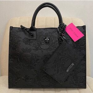 Betsey Johnson NWT black skull tote with wristlet
